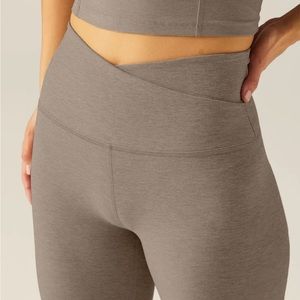Beyond Yoga - At Your Leisure Yoga Pants Sz Small